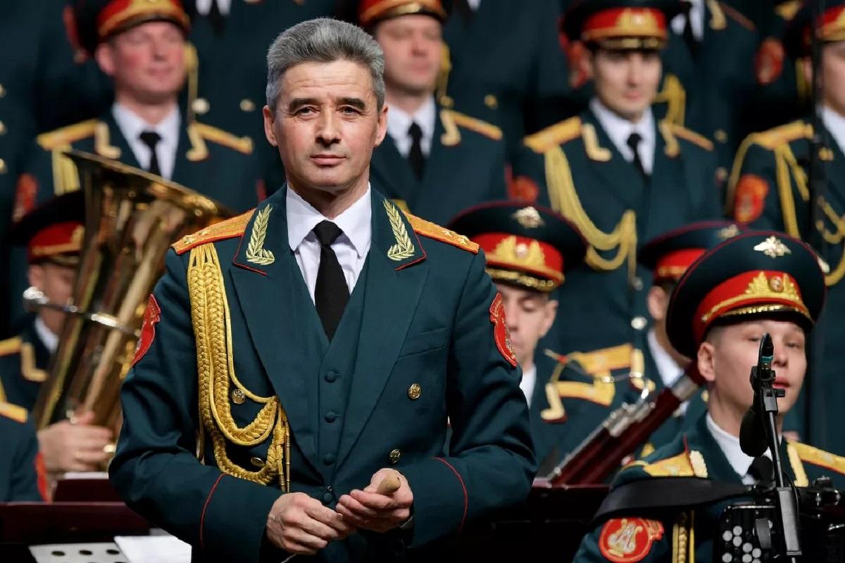 Китайские бабушки и дедушки приводят внуков на концерты ансамбля Александрова