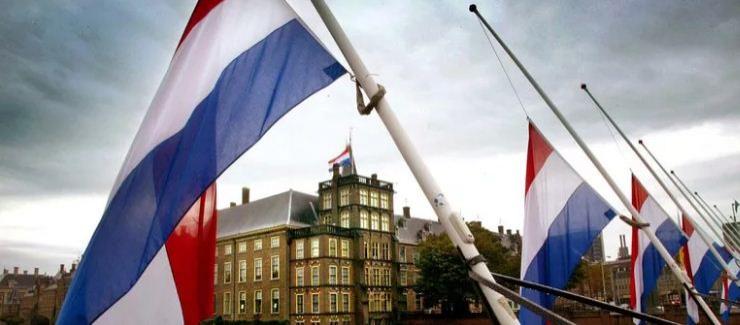 Правительство Нидерландов в полном составе ушло в отставку из-за скандала с пособиями