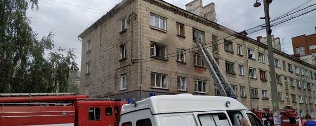 В Бердске загорелась захламленная мусором квартира