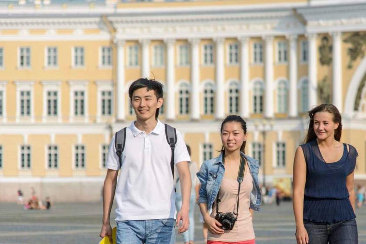 Безвизовый режим за год помог посетить Россию 240 тысячам туристов из КНР