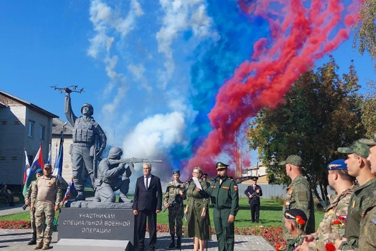 В центре Аромашево Тюменской области появился памятник участникам СВО
