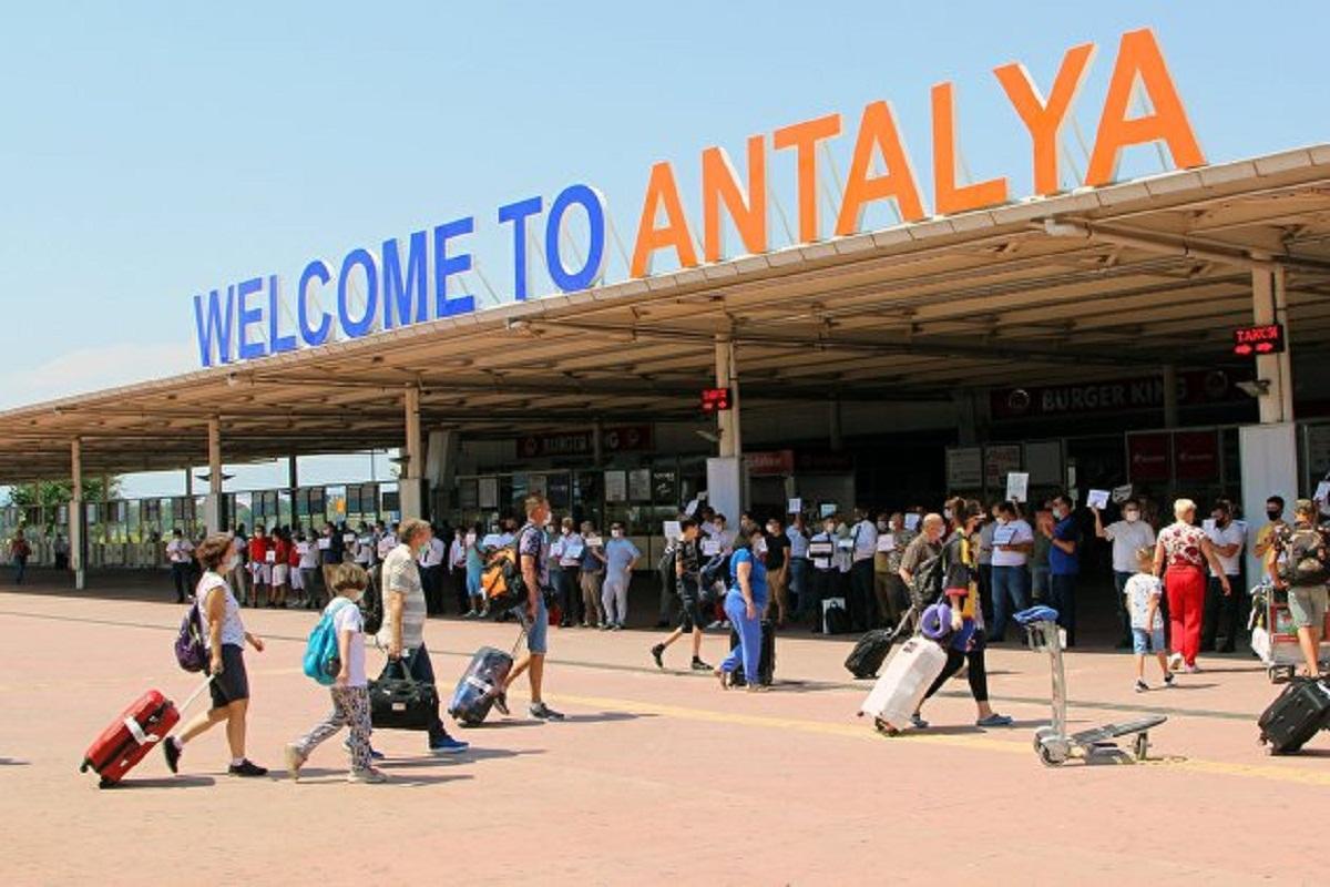 Российский посол в Анкаре рекомендовал туристам оформлять страховку при посещении Турции