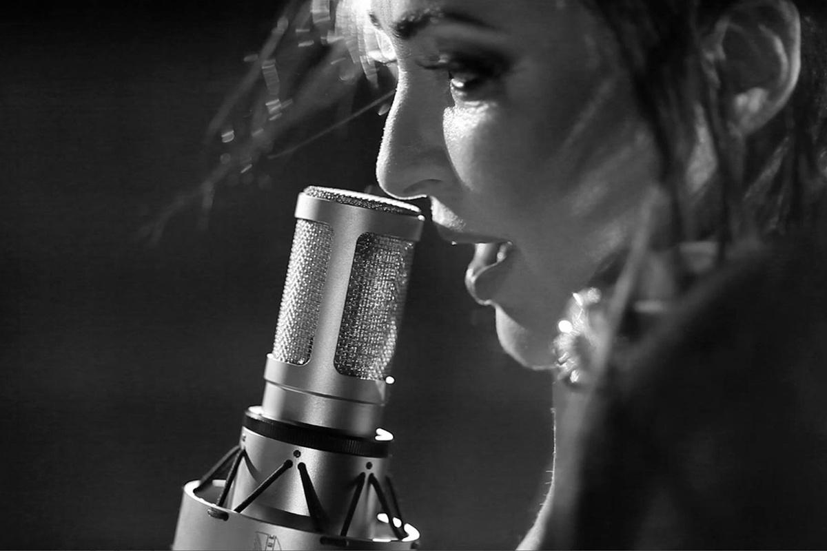 Волгоградцы бойкотируют концерт Лолиты: зал рискует остаться полупустым