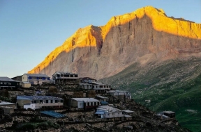 8 месяцев зимы, нет дров, но есть интернет. Как живет самое высокогорное село Европы?