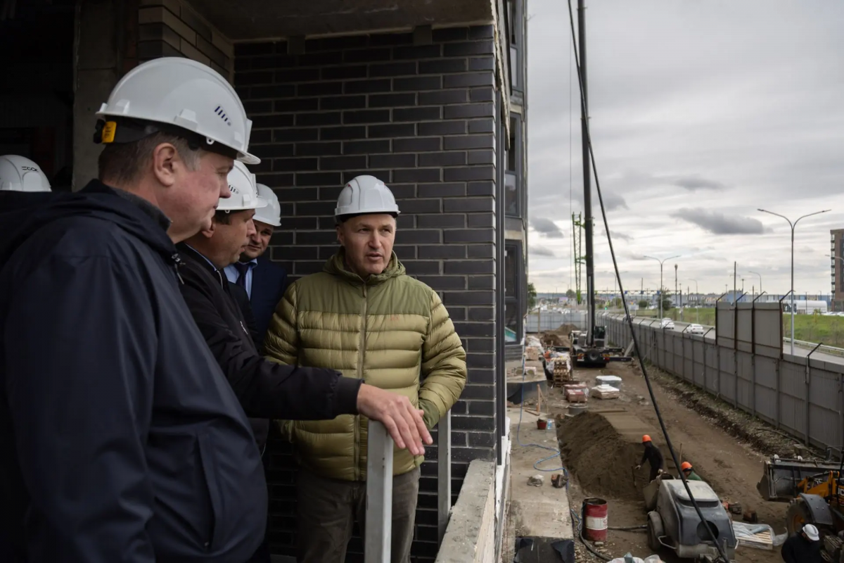 Глава Адыгеи Мурат Кумпилов проверил ход строительства новых ЖК, школы и детсада на юго-западе Майкопа