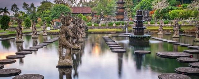 Миграционная служба Бали начала следить за туристами из России в соцсетях