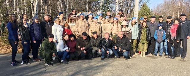 Молодежь и ветераны боевых действий привели в порядок захоронения воинов