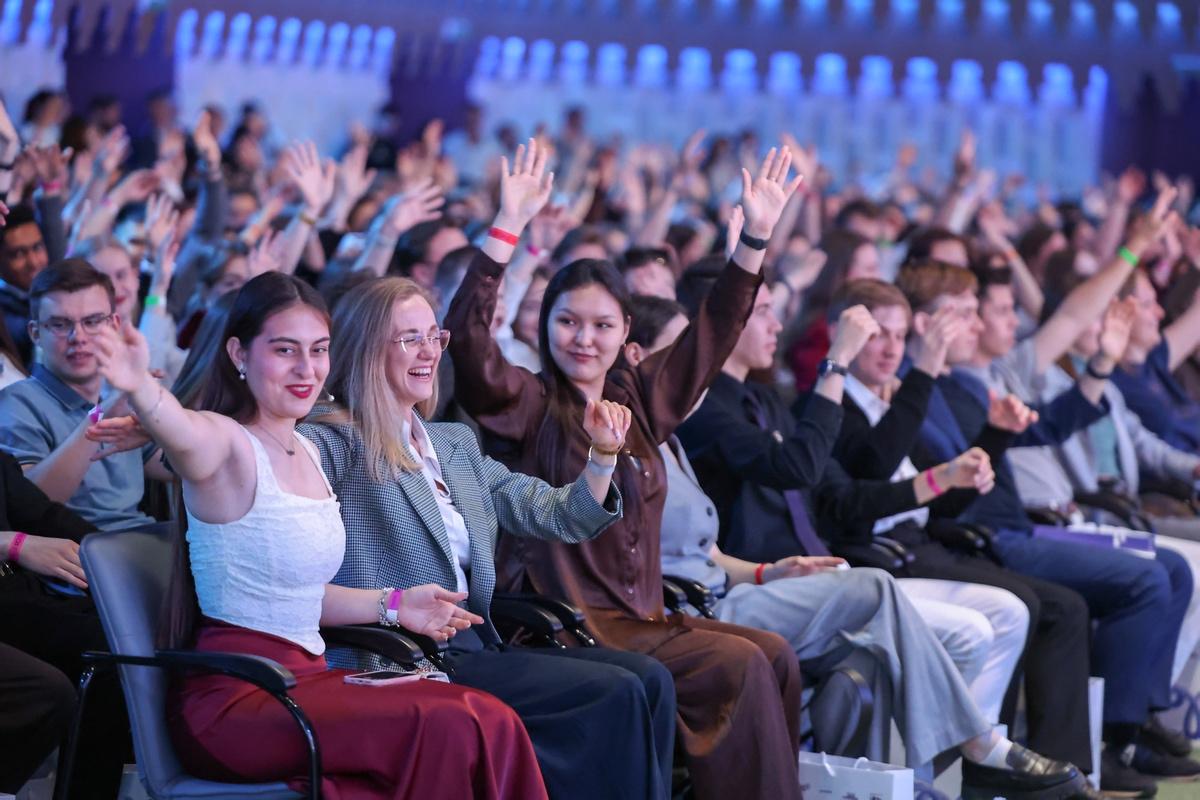 Новосибирских студентов признали элитой на главном выпускном России