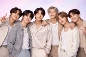 BTS впервые за три года выступили полным составом на центральной площади Сеула