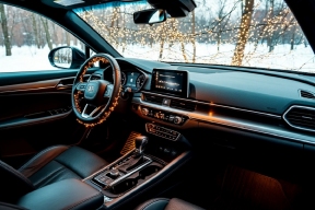 Прокатиться с «огоньком»: можно ли получить штраф за гирлянду в машине?