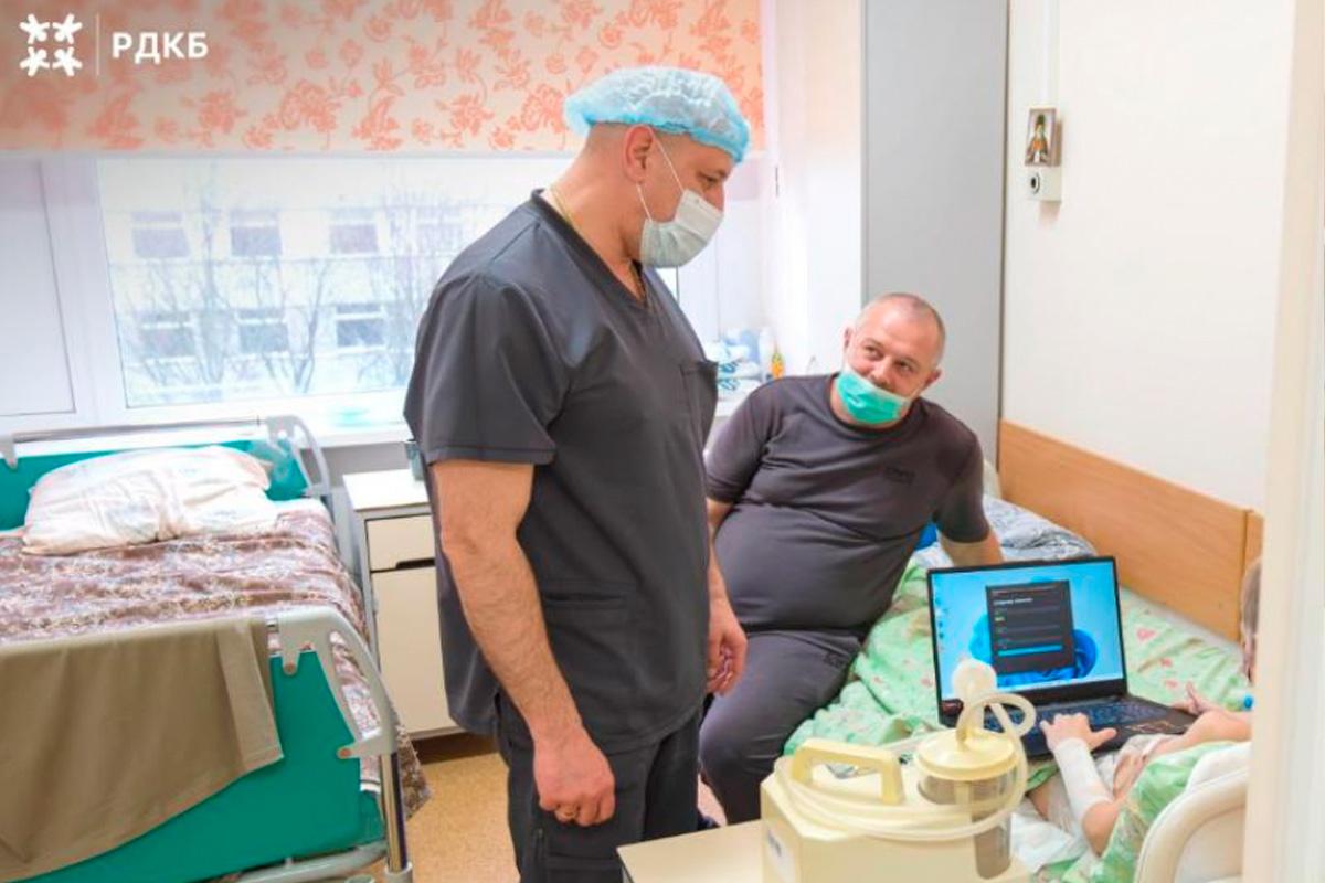 В РДКБ готовятся к следующей операции для мальчика после атаки хаски