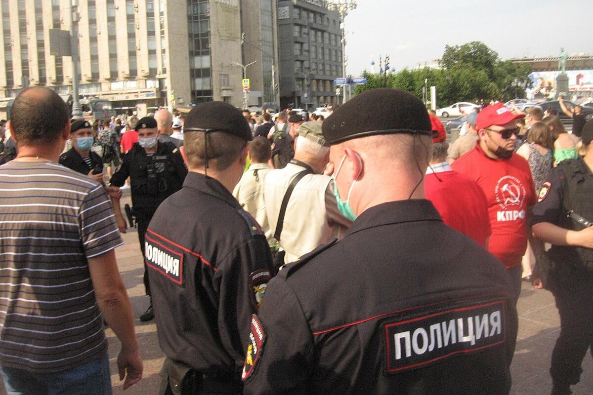 В Липецком обкоме КПРФ прошли обыски с изъятием техники