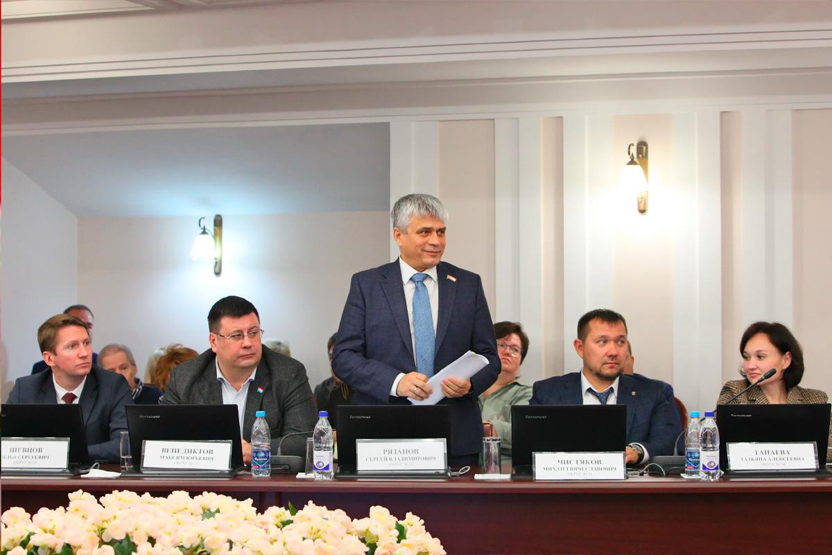 Спикер Губернской Думы Геннадий Котельников поздравил Сергея Рязанова с избранием на пост председателя Думы городского округа Самара