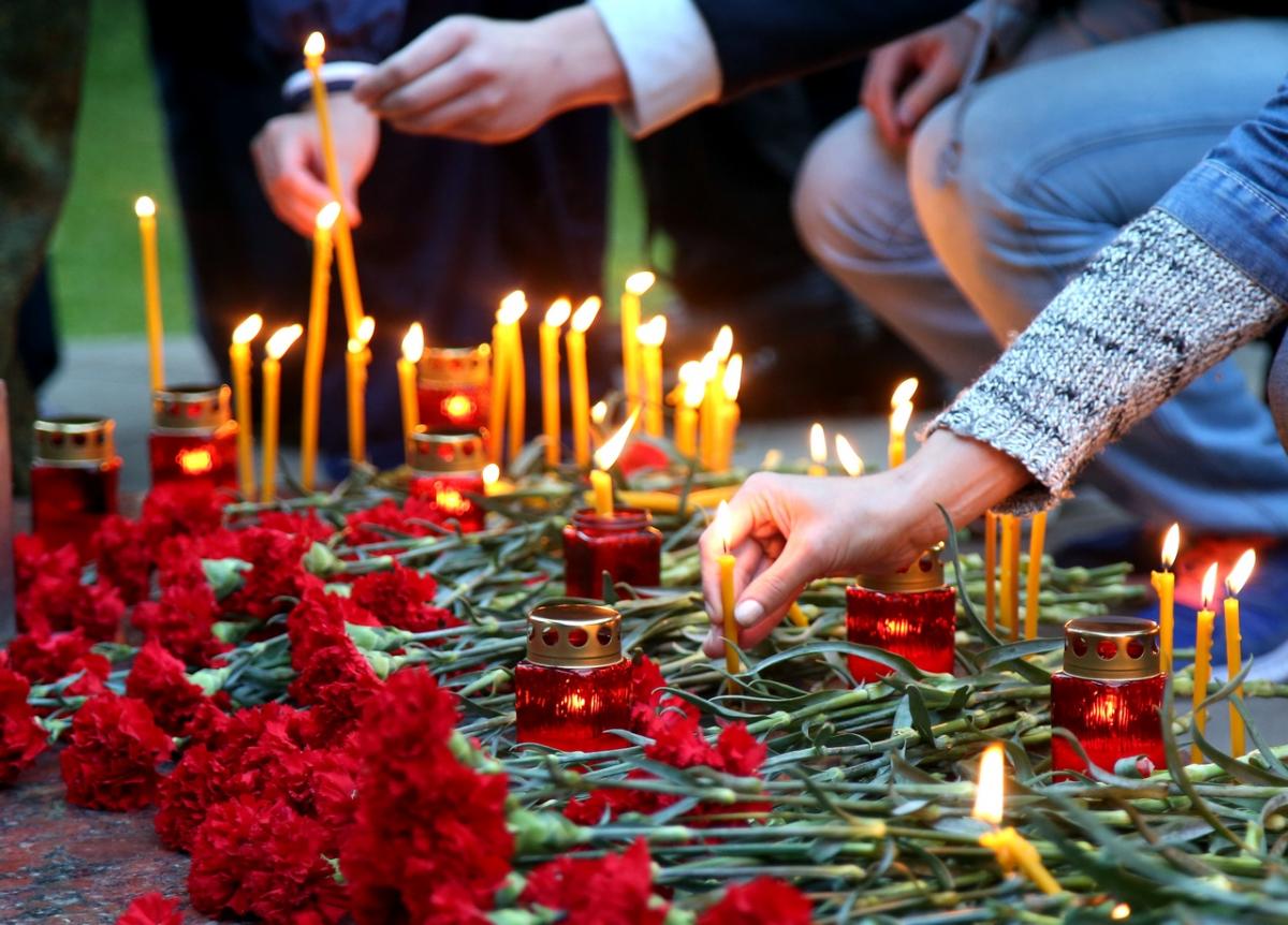 В Новосибирске на Монументе Славы прошла акция «Свеча памяти»