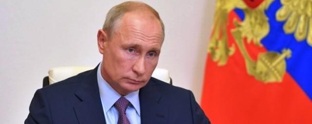 Путин поручил проиндексировать зарплаты бюджетникам в январе 2023 года