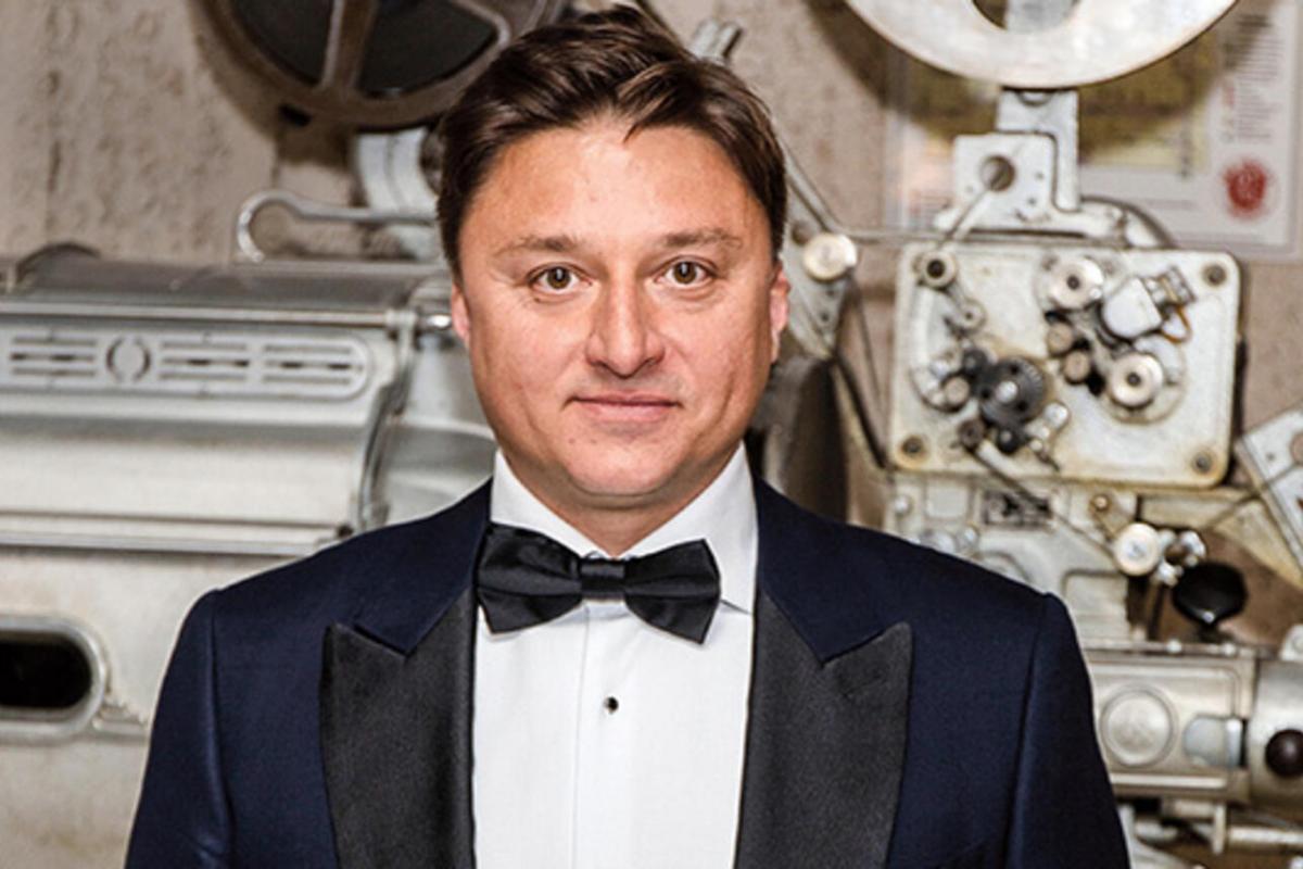 Театр вместо учёбы и любовь с первого курса: Максим Лагашкин и его секреты успеха и счастья