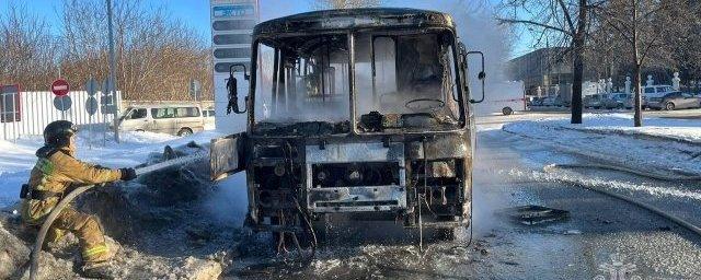 В Новосибирске загорелся пассажирский автобус №189