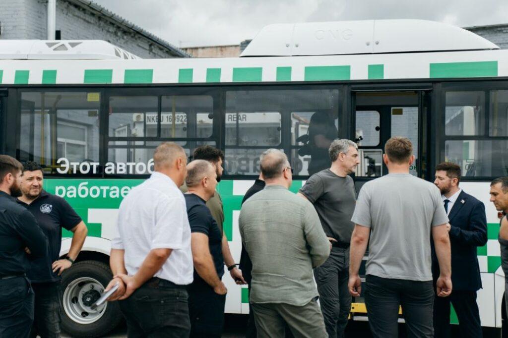 «Этот автобус работает на газе»: Благовещенск получил 20 СИМАЗов и сэкономит миллион рублей в месяц