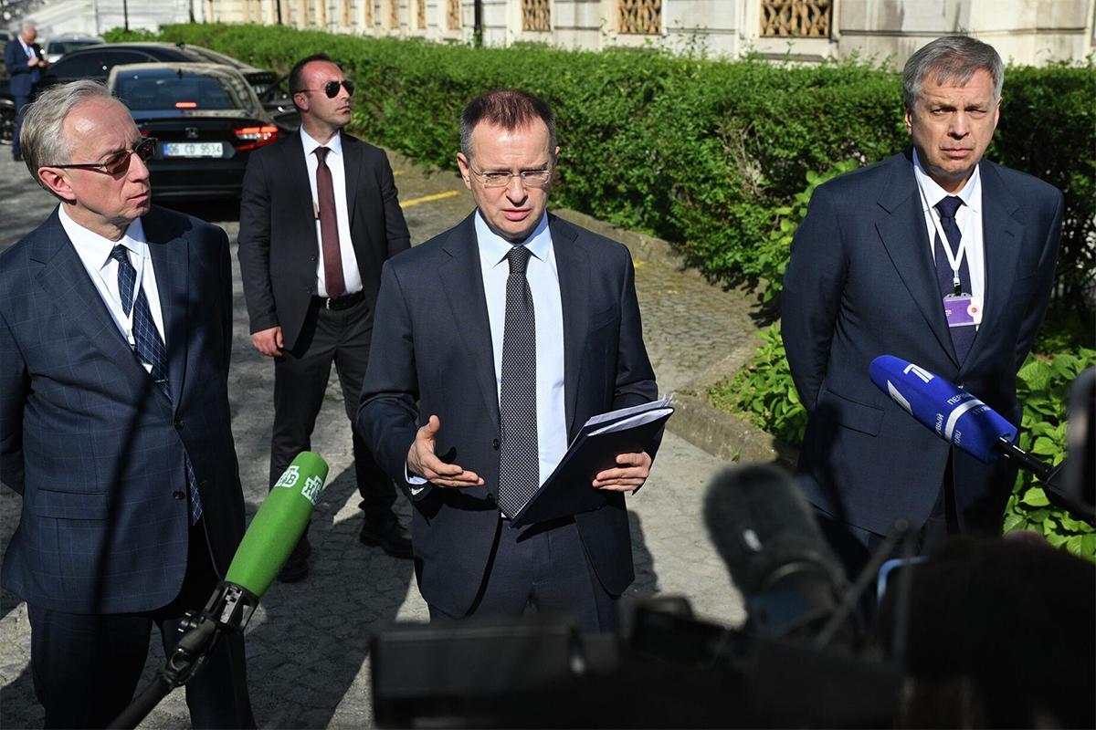 Журналист из США испугался брать интервью у Мединского в Стамбуле