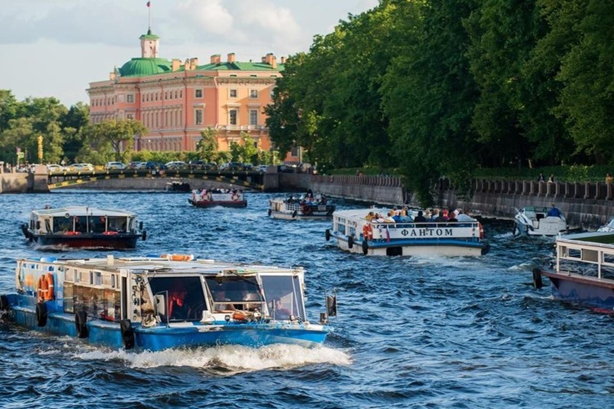 Причальную инфраструктуру и водный транспорт Петербурга приведут к одному стандарту