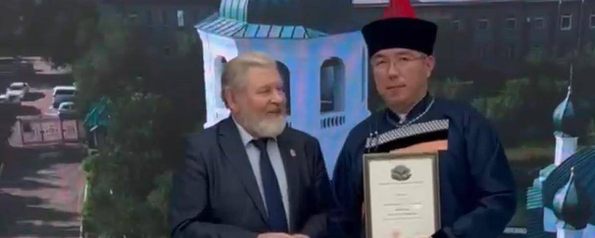 Главу Бурятии Цыденова наградили медалью за вклад в изобразительное искусство России