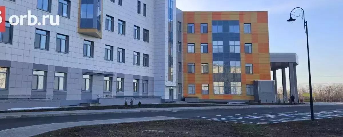 В Оренбуржье так и не заработал светофор около новой детской больницы