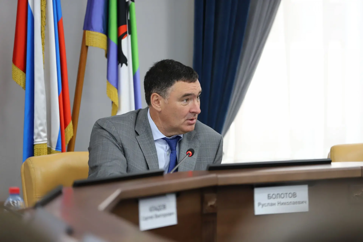 Мэр Руслан Болотов: За первую половину 2026 года в Иркутске почти в два раза снизилось число преступлений, связанных с хищениями денежных средств