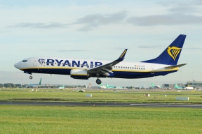Самолет с пьяными ирландскими дебоширами на борту не долетел до Ибицы и сел на острове Майорка