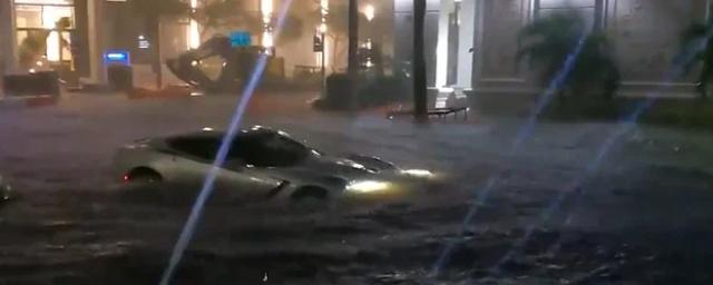 Сильнейшие ливни во Флориде затопили дороги Майами