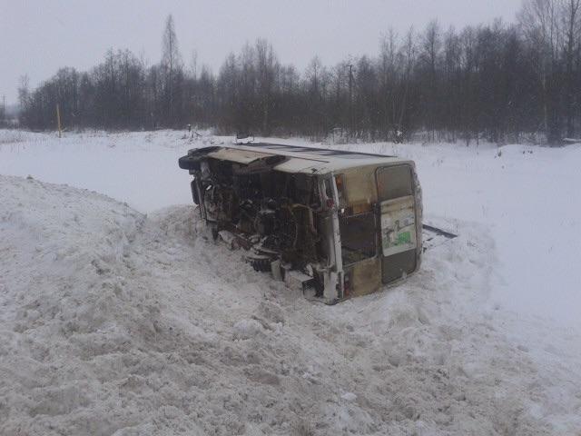 В Рыбинске перевернулся рейсовый автобус, пострадали три пассажира