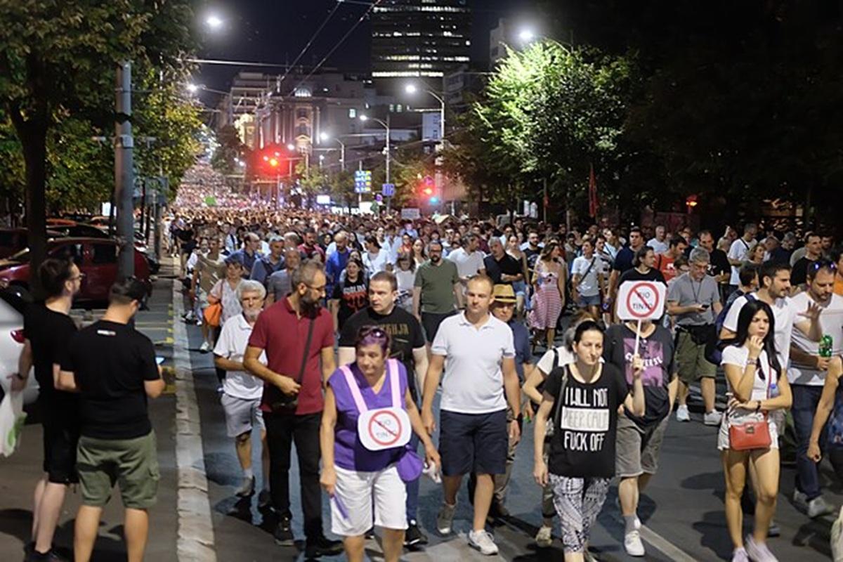 Студенческие протесты парализовали дороги по всей Сербии
