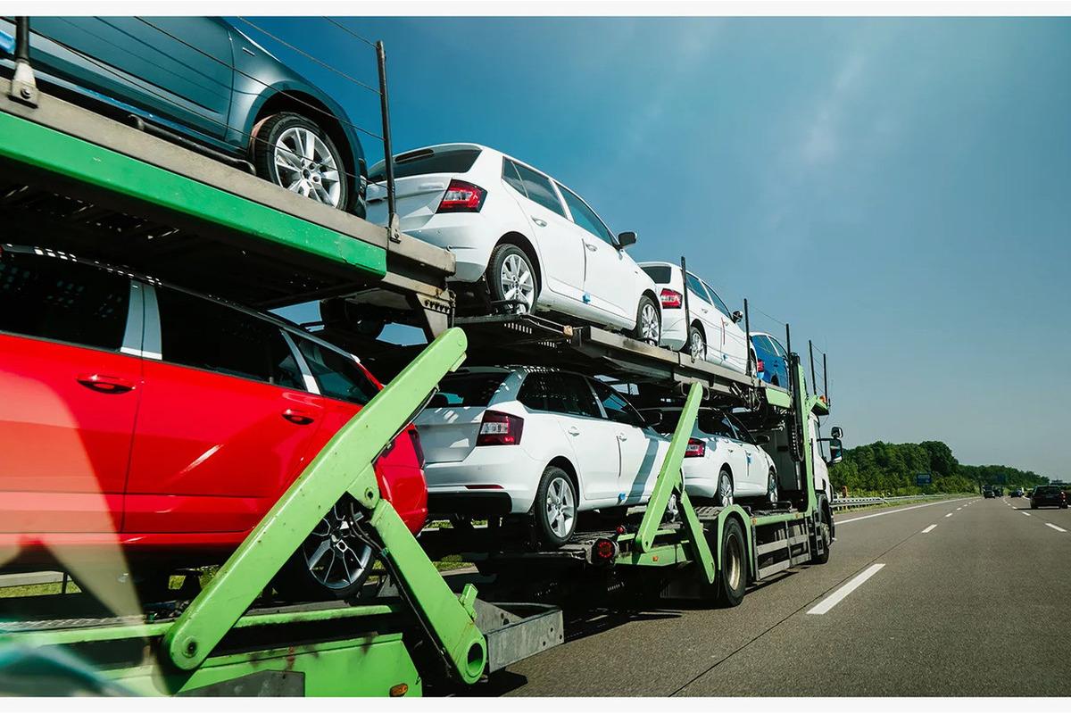 Импорт новых легковых автомобилей сократился на 74,2%