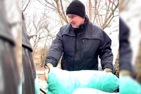 Мэр Иркутска Руслан Болотов доставил гуманитарную помощь именному полку города 38 «Иркут»