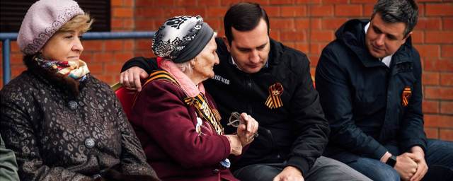 Андрей Булгаков поздравил с Днем Победы жительницу Щелкова Анастасию Лебеденко