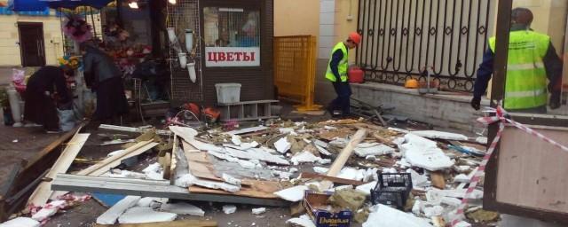 В Петербурге начали освобождать Сенную от незаконных торговых объектов