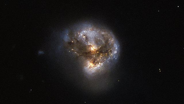 Hubble сфотографировал галактику-«микроволновый лазер»