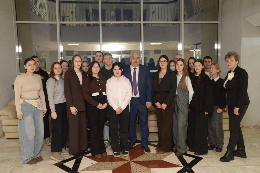 Спикер Госсовета Чувашии Леонид Черкесов рассказал студентам РАНХиГС о ключевых инициативах, реализуемых в региональном парламенте