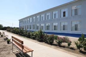 Астраханскую школу оснастили интерактивным оборудованием и адаптировали для детей с ОВЗ