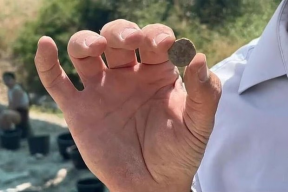 Школьники в Израиле обнаружили монету возрастом 1200 лет