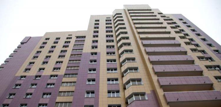 В Тюмени подросток упал с 20-го этажа при попытке сделать селфи