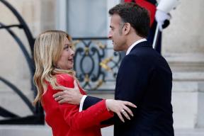 Мелони отбилась от харассмента Макрона: эксперт о скрытых сигналах встречи политических лидеров