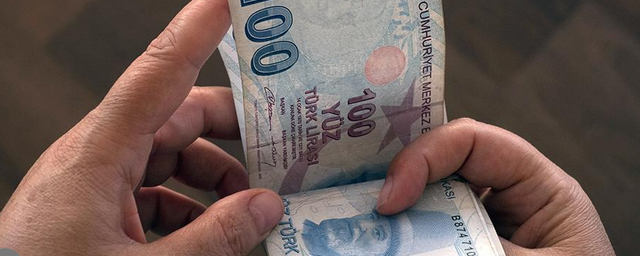 Экономист назвал валюты, которым угрожает падение