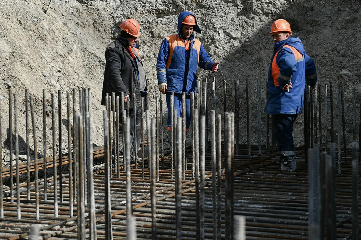 В Северной столице в поисках уклонистов проверили склады и стройки