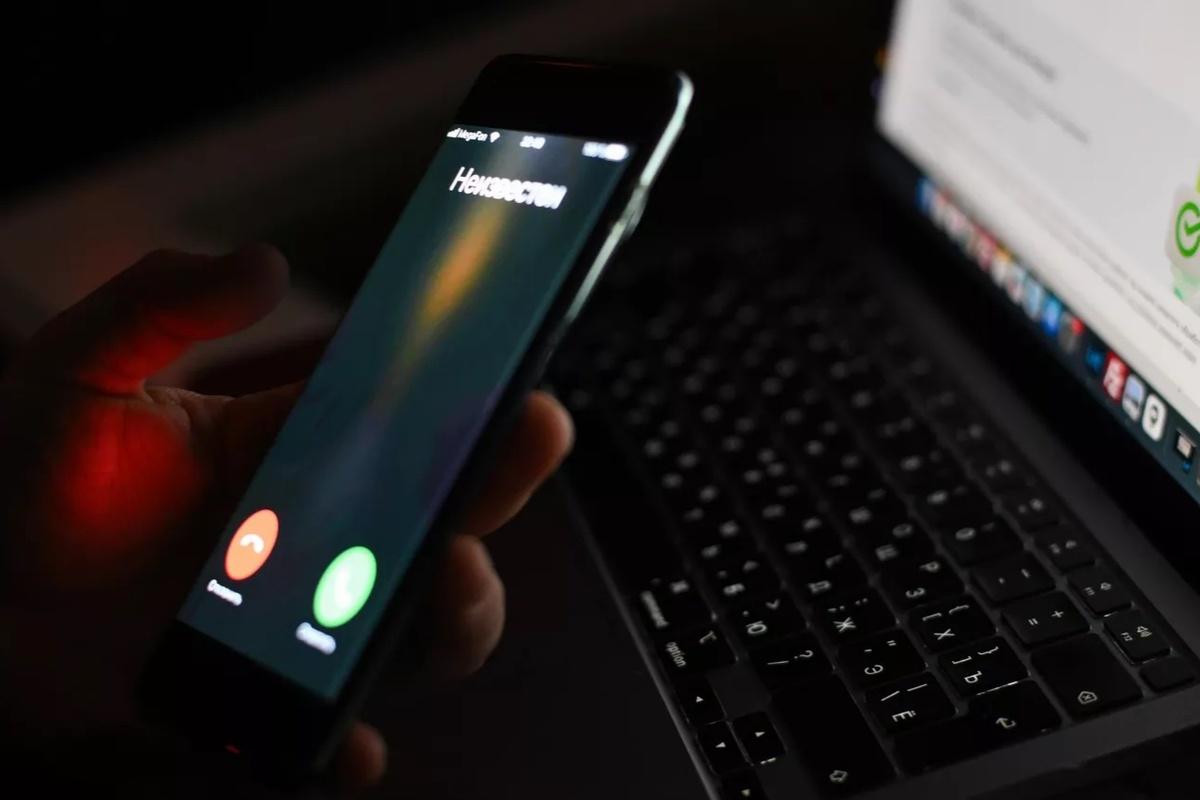 Новая уловка: как мошенники разыгрывают спектакль от лица налоговых инспекторов