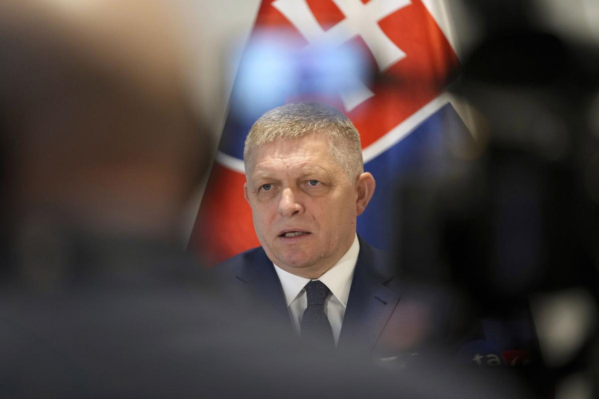 Фицо сорвал местный праздник ради безопасности страны: в Словакии пройдет экстренное совещание по «Дружбе»