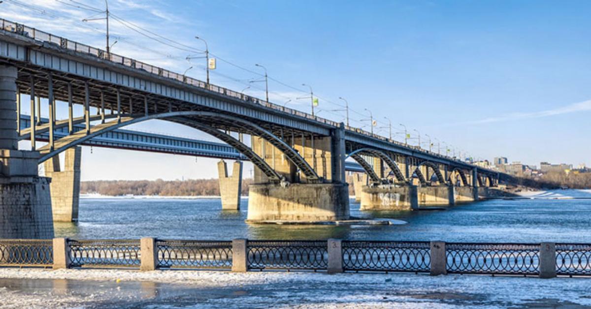 В Новосибирске запретят движение троллейбусов и большегрузов по Октябрьскому мосту