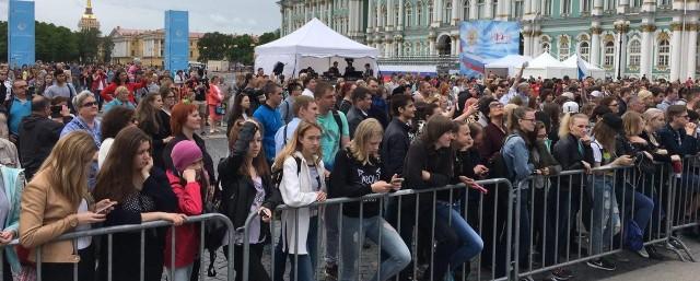 В Петербурге в праздновании Дня России поучаствовали 300 тысяч человек
