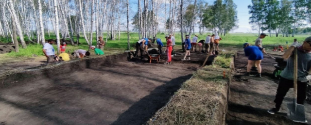 В ходе раскопок кургана на востоке Омской области археологи нашли ценные для науки предметы