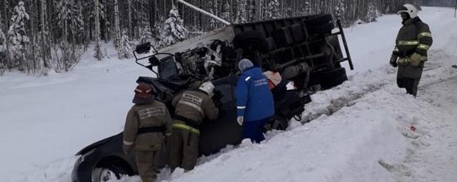 Toyota под Архангельском врезалась в грузовик, погибли трое