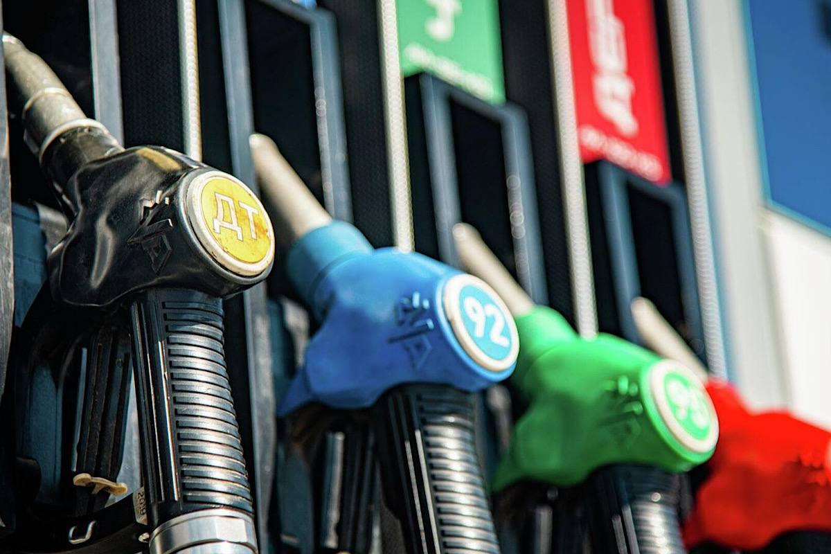 Власти Амурской области заверили жителей в стабильности поставок моторного топлива